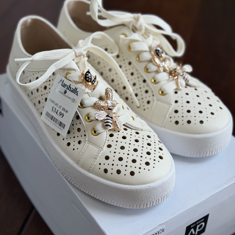 DV Roxane Perforated Sneaker with Sparkle β¨ Charms π π π¦ - Picture 3 of 8